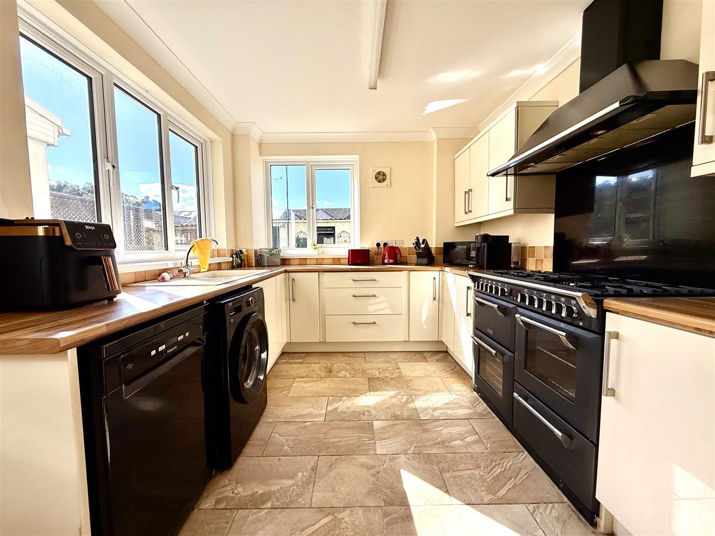 Leonard Street, Neath, SA11 3HW